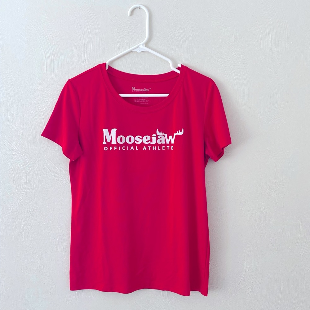 Limited Edition (2014) Moosejaw Athletic Red T-shirt Size Medium